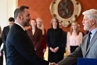 Pavel jmenoval Červeného ministrem. Po dvou měsících je vláda kompletní